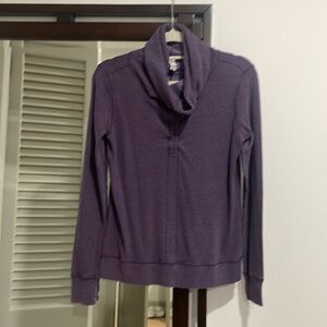 Like new lululemon purple sweatshirt Sz 6